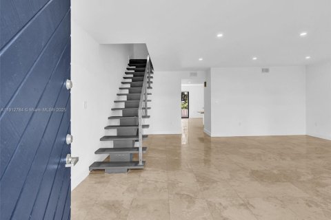 Touwnhouse à vendre à North Miami Beach, Floride: 3 chambres, 179.86 m2 № 1969124 - photo 5