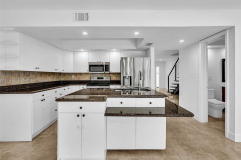 Touwnhouse à vendre à North Miami Beach, Floride: 3 chambres, 179.86 m2 № 1969124 - photo 21
