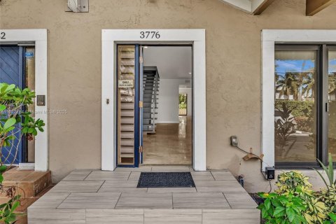 Touwnhouse à vendre à North Miami Beach, Floride: 3 chambres, 179.86 m2 № 1969124 - photo 4