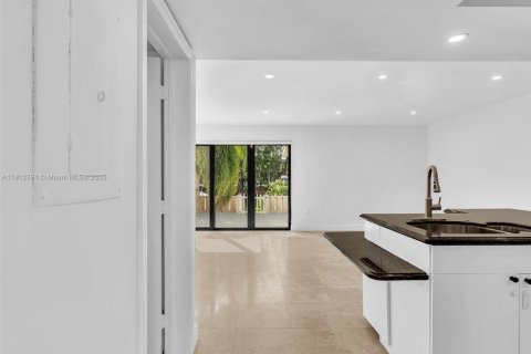 Touwnhouse à vendre à North Miami Beach, Floride: 3 chambres, 179.86 m2 № 1969124 - photo 14