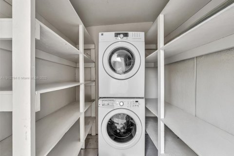 Touwnhouse à vendre à North Miami Beach, Floride: 3 chambres, 179.86 m2 № 1969124 - photo 27