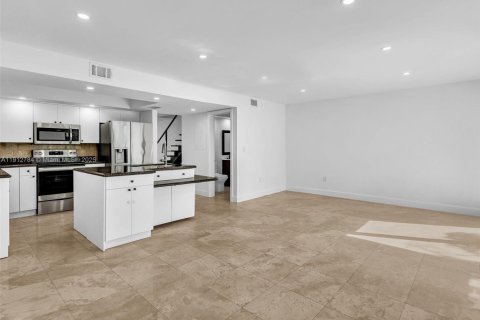 Touwnhouse à vendre à North Miami Beach, Floride: 3 chambres, 179.86 m2 № 1969124 - photo 17