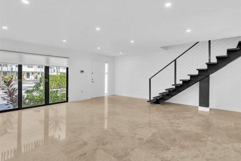Touwnhouse à vendre à North Miami Beach, Floride: 3 chambres, 179.86 m2 № 1969124 - photo 11