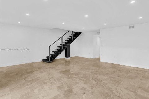 Touwnhouse à vendre à North Miami Beach, Floride: 3 chambres, 179.86 m2 № 1969124 - photo 10