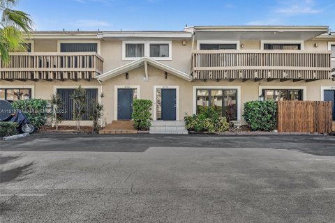 Touwnhouse à vendre à North Miami Beach, Floride: 3 chambres, 179.86 m2 № 1969124 - photo 2