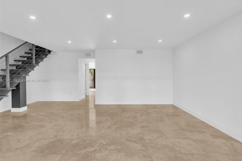 Touwnhouse à vendre à North Miami Beach, Floride: 3 chambres, 179.86 m2 № 1969124 - photo 8