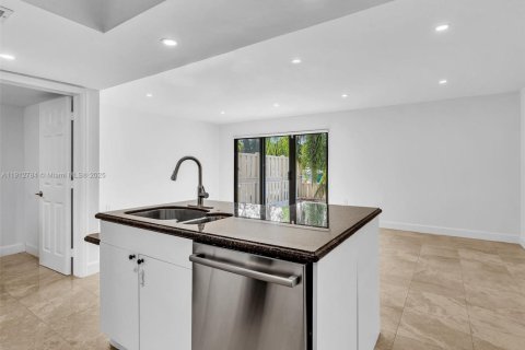 Touwnhouse à vendre à North Miami Beach, Floride: 3 chambres, 179.86 m2 № 1969124 - photo 20