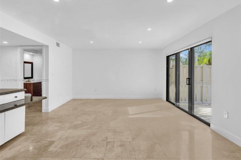 Touwnhouse à vendre à North Miami Beach, Floride: 3 chambres, 179.86 m2 № 1969124 - photo 19