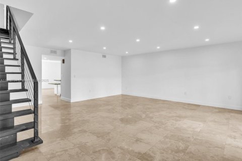 Touwnhouse à vendre à North Miami Beach, Floride: 3 chambres, 179.86 m2 № 1969124 - photo 6