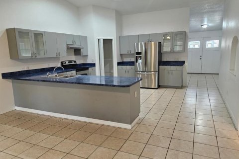Casa en alquiler en Tampa, Florida, 3 dormitorios, 177.54 m2 № 1825234 - foto 5