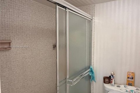 Condo in Hallandale Beach, Florida, 2 bedrooms  № 2043277 - photo 15