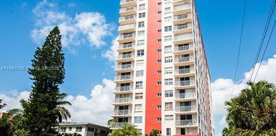 Condo in Hallandale Beach, Florida, 2 bedrooms  № 2043277