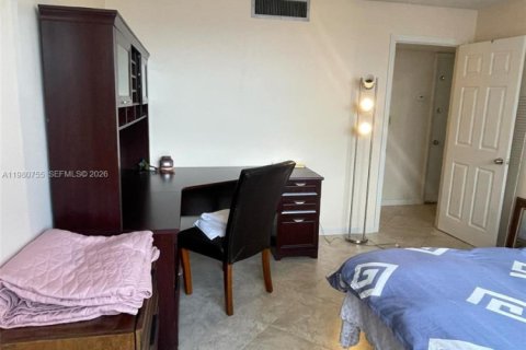 Condo in Hallandale Beach, Florida, 2 bedrooms  № 2043277 - photo 6