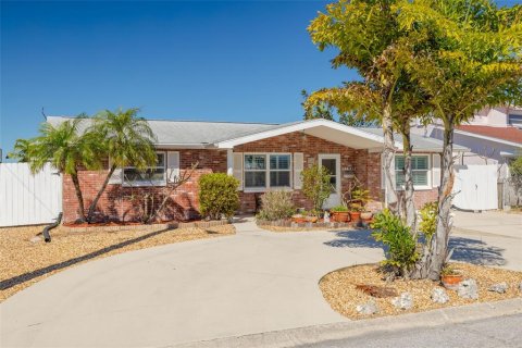 House in Hudson, Florida 3 bedrooms, 147.53 sq.m. № 1584025 - photo 12