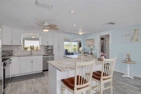 House in Hudson, Florida 3 bedrooms, 147.53 sq.m. № 1584025 - photo 14