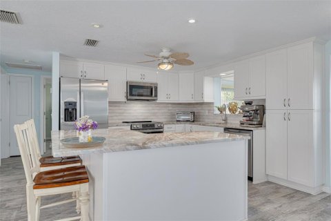 House in Hudson, Florida 3 bedrooms, 147.53 sq.m. № 1584025 - photo 15