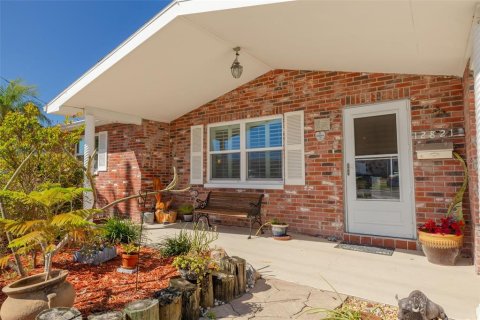 House in Hudson, Florida 3 bedrooms, 147.53 sq.m. № 1584025 - photo 13