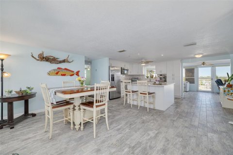 House in Hudson, Florida 3 bedrooms, 147.53 sq.m. № 1584025 - photo 2