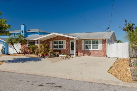 House in Hudson, Florida 3 bedrooms, 147.53 sq.m. № 1584025 - photo 11