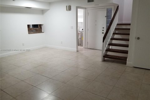 Купить таунхаус в Майами, Флорида 3 спальни, 124.49м2, № 1975129 - фото 2
