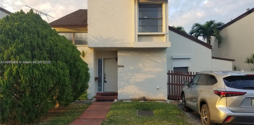 Таунхаус в Майами, Флорида 3 спальни, 124.49м2 № 1975129