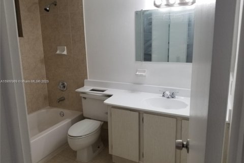 Купить таунхаус в Майами, Флорида 3 спальни, 124.49м2, № 1975129 - фото 5