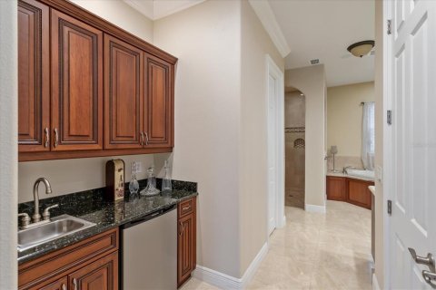 House in Windermere, Florida 5 bedrooms, 403.85 sq.m. № 1534208 - photo 28