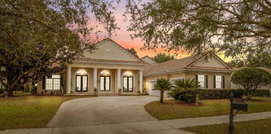 House in Windermere, Florida 5 bedrooms, 403.85 sq.m. № 1534208
