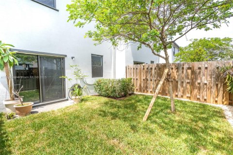 Townhouse in Homestead, Florida 3 bedrooms, 157.47 sq.m. № 1856913 - photo 13