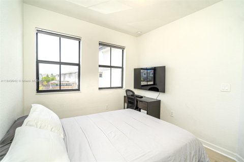 Townhouse in Homestead, Florida 3 bedrooms, 157.47 sq.m. № 1856913 - photo 25