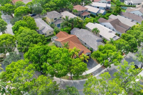 Villa ou maison à vendre à Weston, Floride: 3 chambres, 143.26 m2 № 1977221 - photo 2