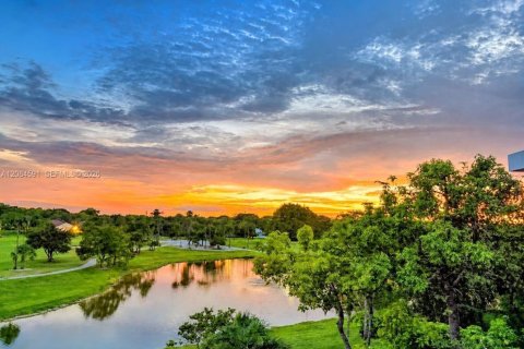 Condo in Pompano Beach, Florida, 3 bedrooms  № 2352981