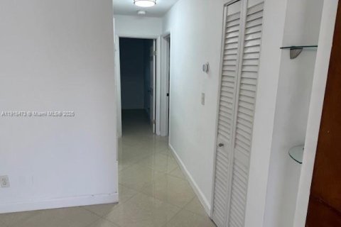 Condominio en alquiler en Hallandale Beach, Florida, 2 dormitorios, 88.26 m2 № 1974023 - foto 13