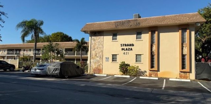 Condominio en Hallandale Beach, Florida, 2 dormitorios  № 1974023