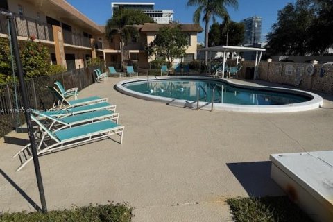 Condominio en alquiler en Hallandale Beach, Florida, 2 dormitorios, 88.26 m2 № 1974023 - foto 20