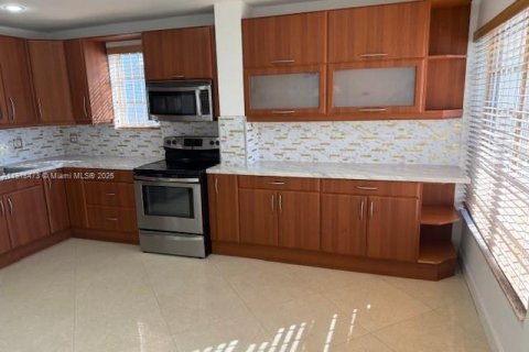 Condominio en alquiler en Hallandale Beach, Florida, 2 dormitorios, 88.26 m2 № 1974023 - foto 8