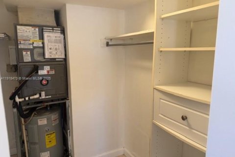 Condominio en alquiler en Hallandale Beach, Florida, 2 dormitorios, 88.26 m2 № 1974023 - foto 21