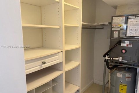 Condominio en alquiler en Hallandale Beach, Florida, 2 dormitorios, 88.26 m2 № 1974023 - foto 19