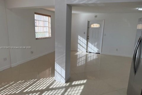 Condominio en alquiler en Hallandale Beach, Florida, 2 dormitorios, 88.26 m2 № 1974023 - foto 12