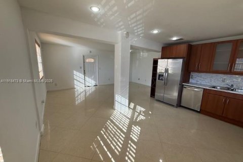 Condominio en alquiler en Hallandale Beach, Florida, 2 dormitorios, 88.26 m2 № 1974023 - foto 9