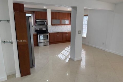 Condominio en alquiler en Hallandale Beach, Florida, 2 dormitorios, 88.26 m2 № 1974023 - foto 5