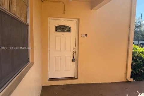 Condominio en alquiler en Hallandale Beach, Florida, 2 dormitorios, 88.26 m2 № 1974023 - foto 2