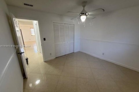 Condominio en alquiler en Hallandale Beach, Florida, 2 dormitorios, 88.26 m2 № 1974023 - foto 16