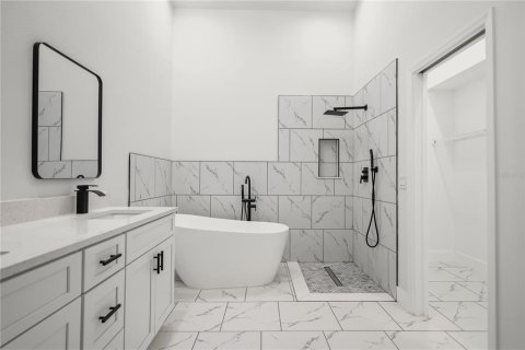 House in Orlando, Florida 4 bedrooms, 177.44 sq.m. № 2195662 - photo 3