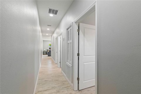 House in Tampa, Florida 2 bedrooms, 100.15 sq.m. № 2202466 - photo 12