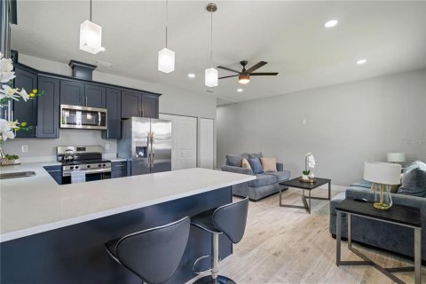 House in Tampa, Florida 2 bedrooms, 100.15 sq.m. № 2202466 - photo 3