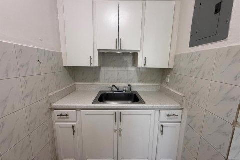 House in Hollywood, Florida 1 bedroom, 39.02 sq.m. № 2174013