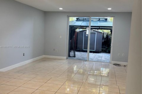 Снять в аренду кондоминиум в Майами, Флорида 2 спальни, 105.91м2, № 1982819 - фото 5