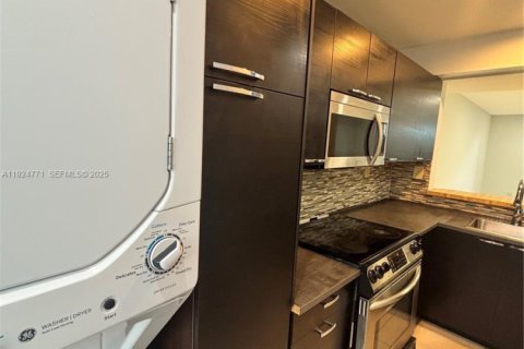 Снять в аренду кондоминиум в Майами, Флорида 2 спальни, 105.91м2, № 1982819 - фото 9