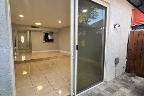 Снять в аренду кондоминиум в Майами, Флорида 2 спальни, 105.91м2, № 1982819 - фото 11